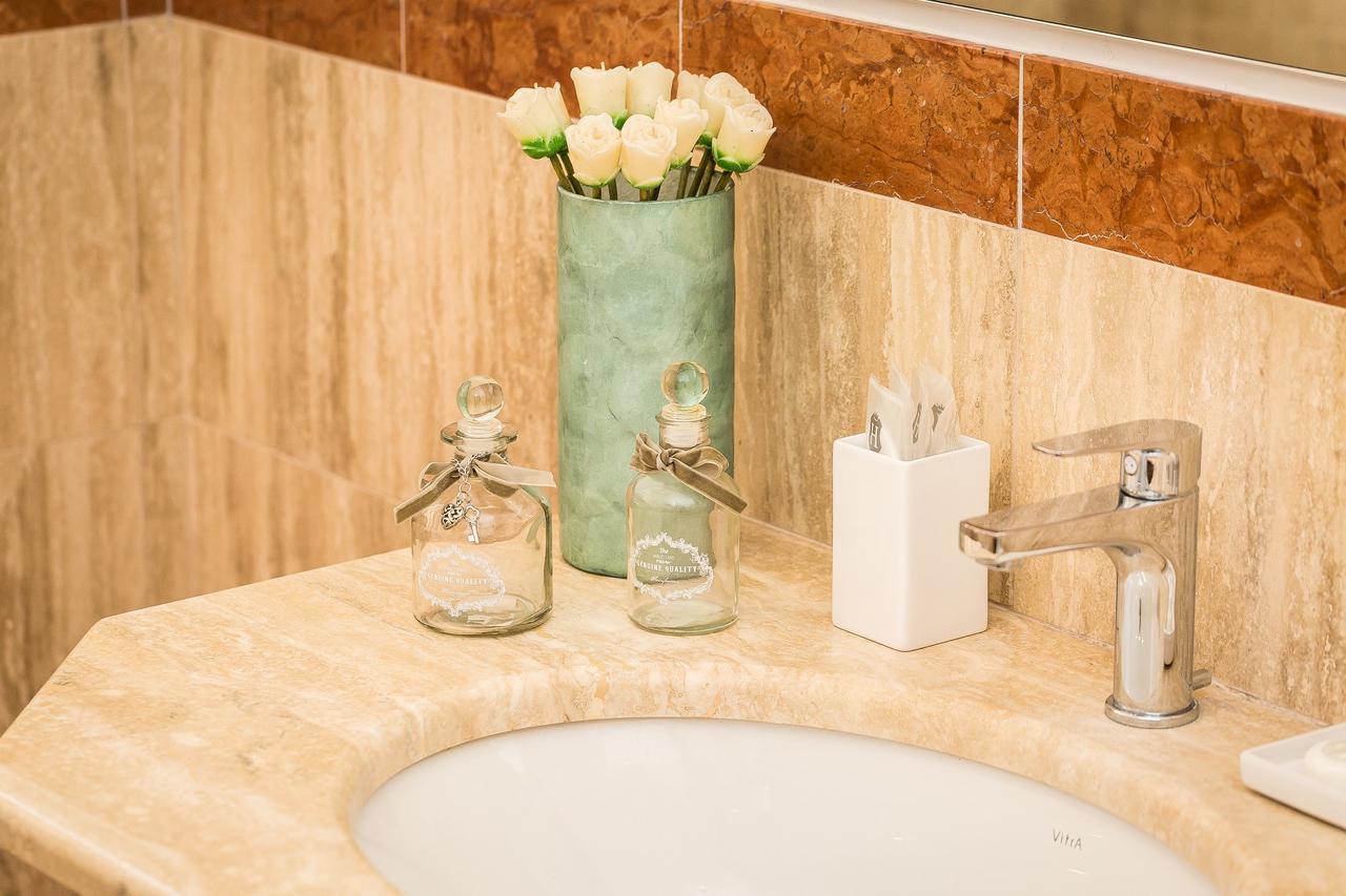 Prestigious Apartment Via Barberini Рим Екстер'єр фото