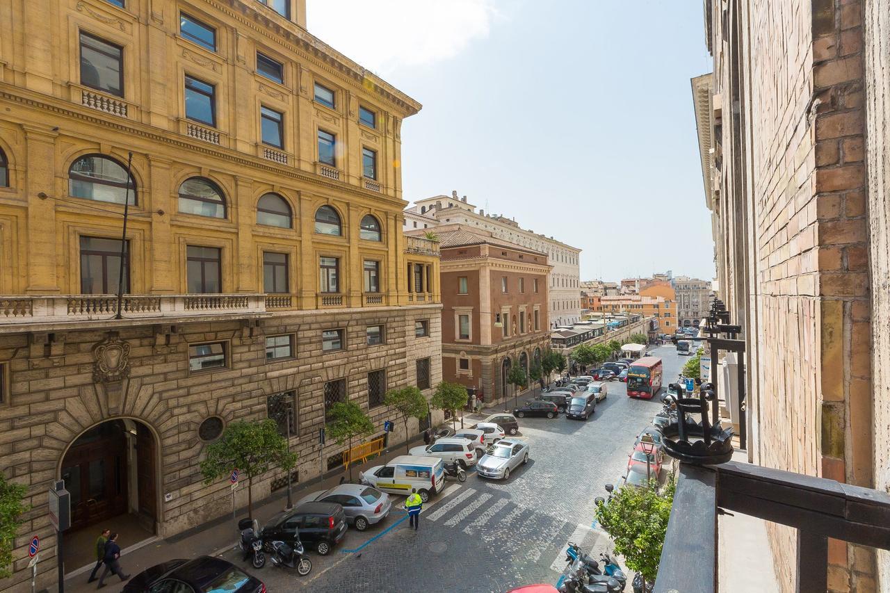 Prestigious Apartment Via Barberini Рим Екстер'єр фото